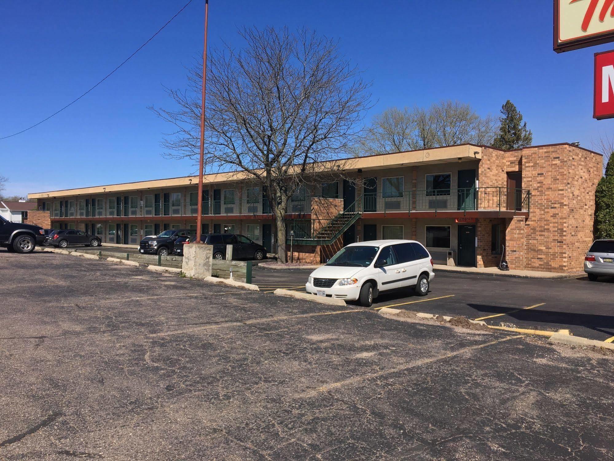 Thunderbird Motor Inn Baraboo Extérieur photo
