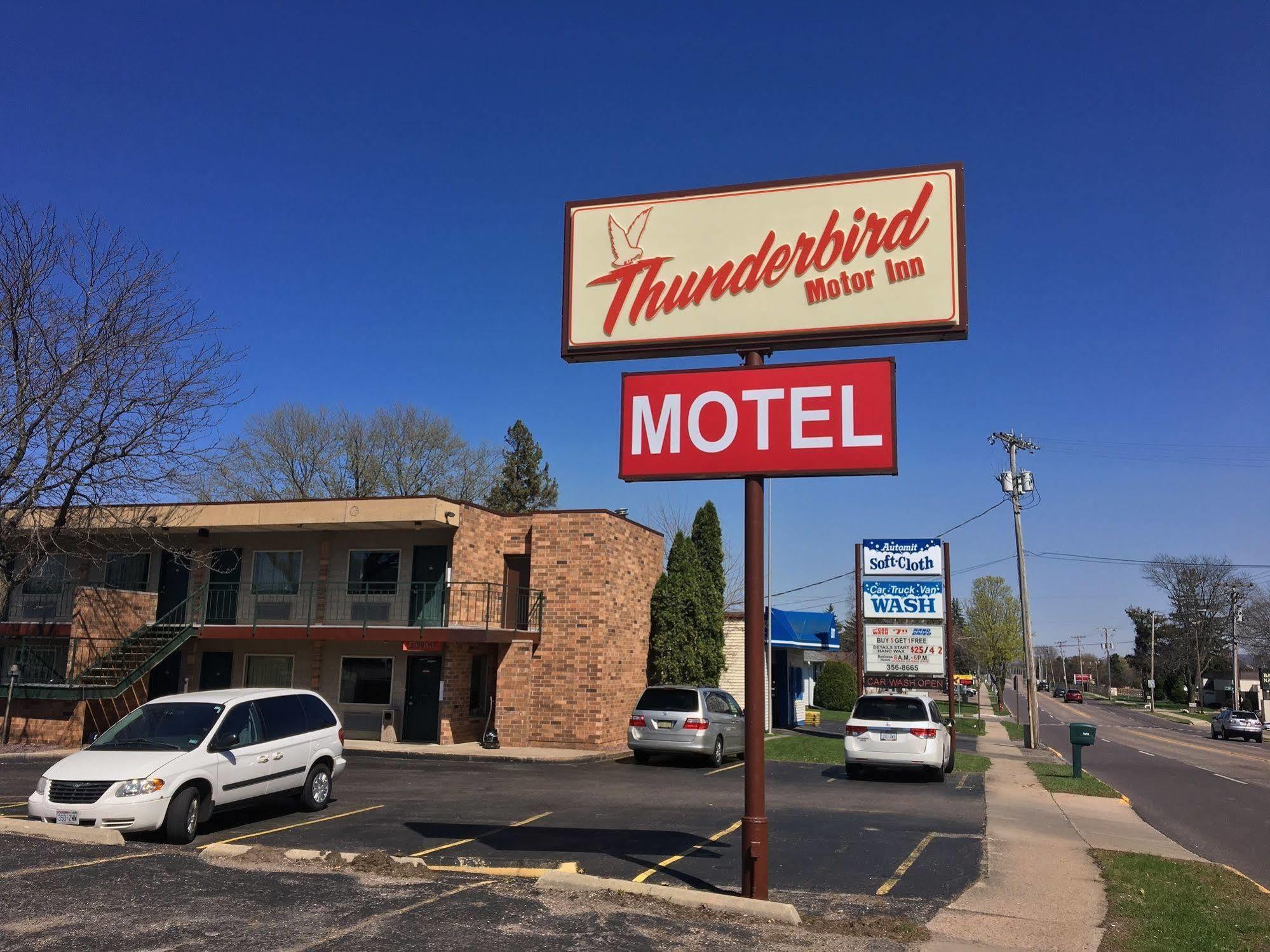 Thunderbird Motor Inn Baraboo Extérieur photo